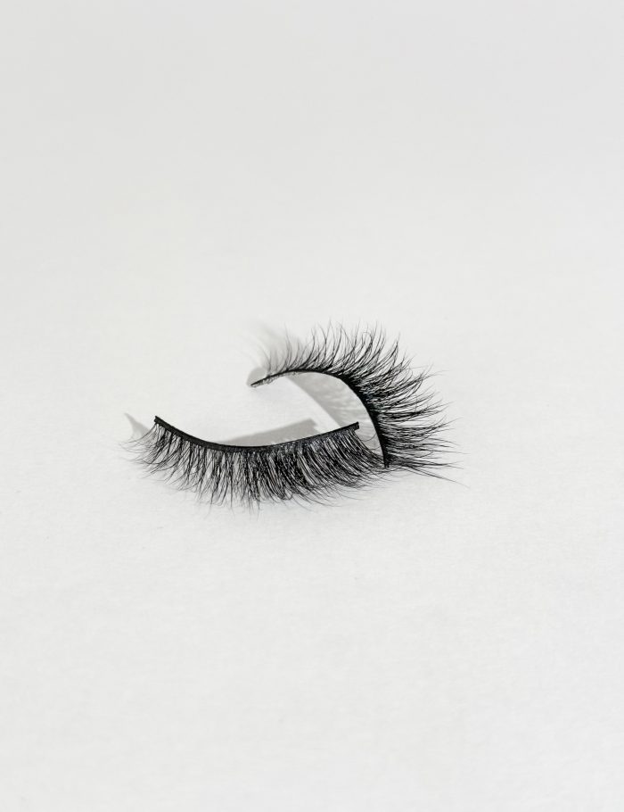 Luxe lash lily(1)